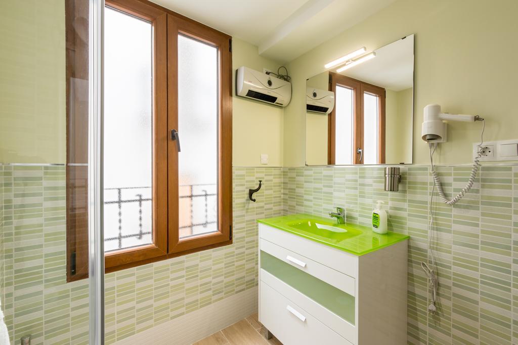 Apartamentos Puerta Nueva Granada Eksteriør bilde